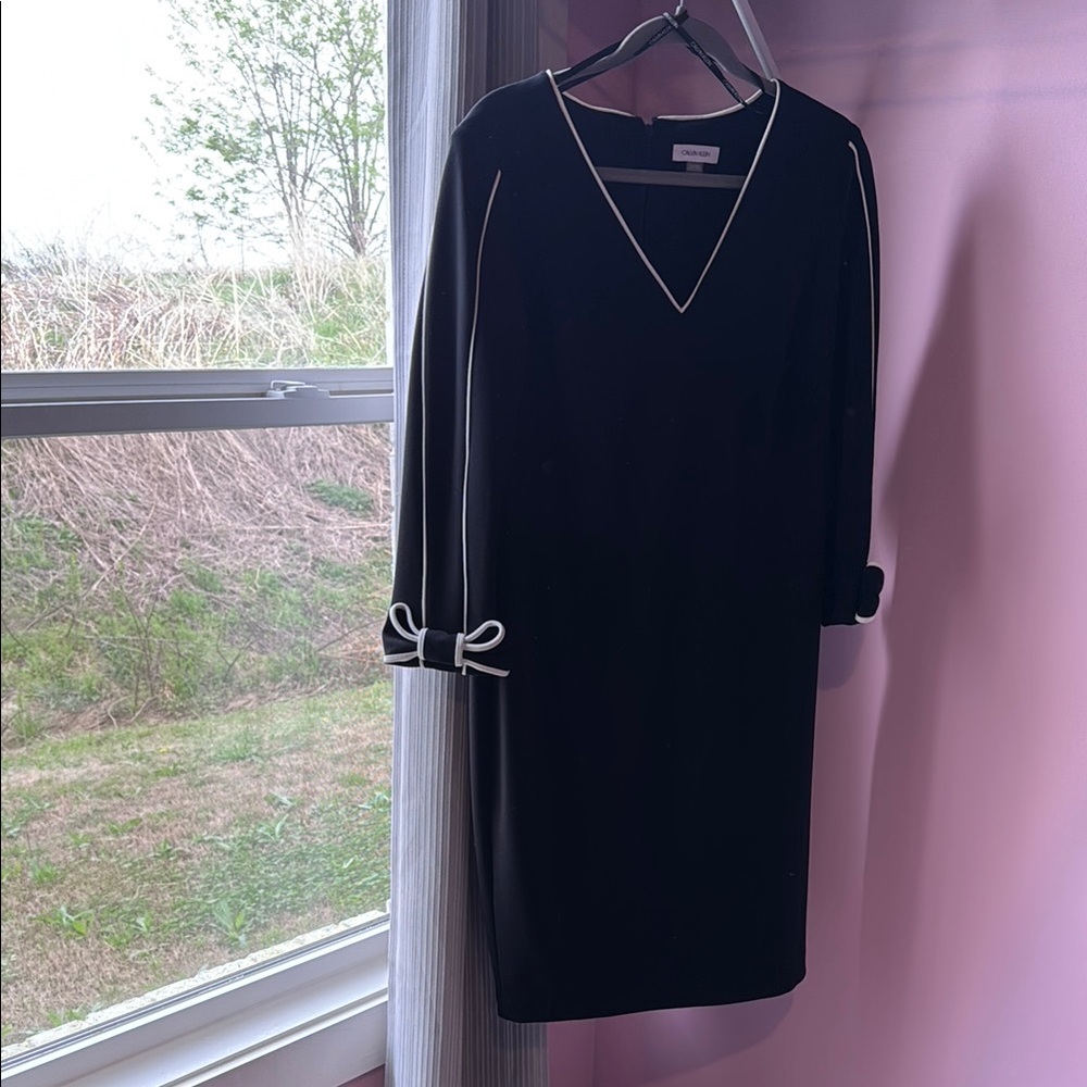 Ralph Lauren Black V-Neck Sheath Dress Long Cuffed Sleeves